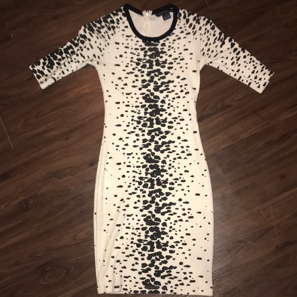 French Connection- Sz 2 spotted fit dress